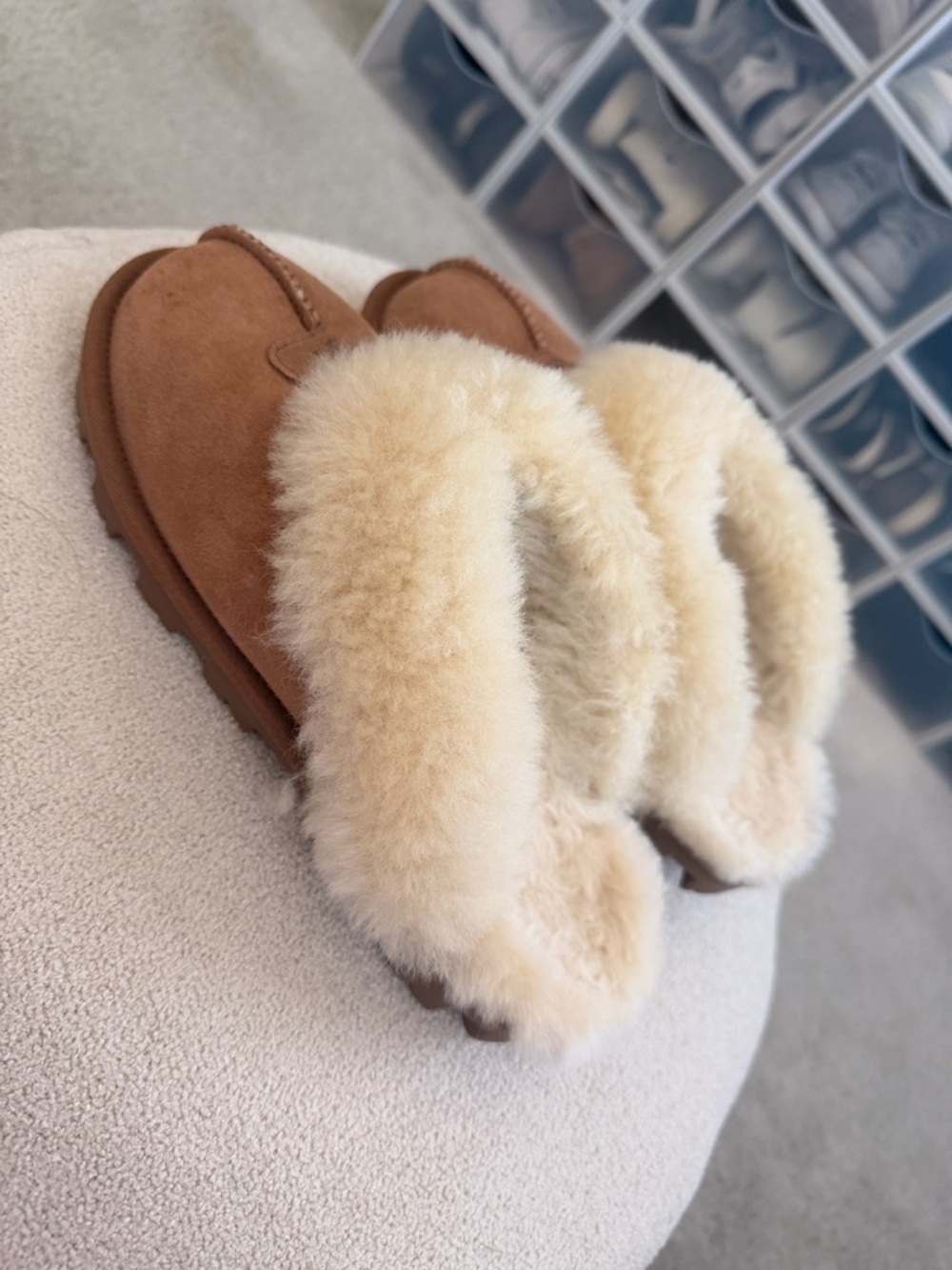 UGG - Picture 2 of 2